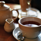Ilustración para el artículo titulado Esta es la receta de la taza de té perfecta según los estándares internacionales de calidad ISO
